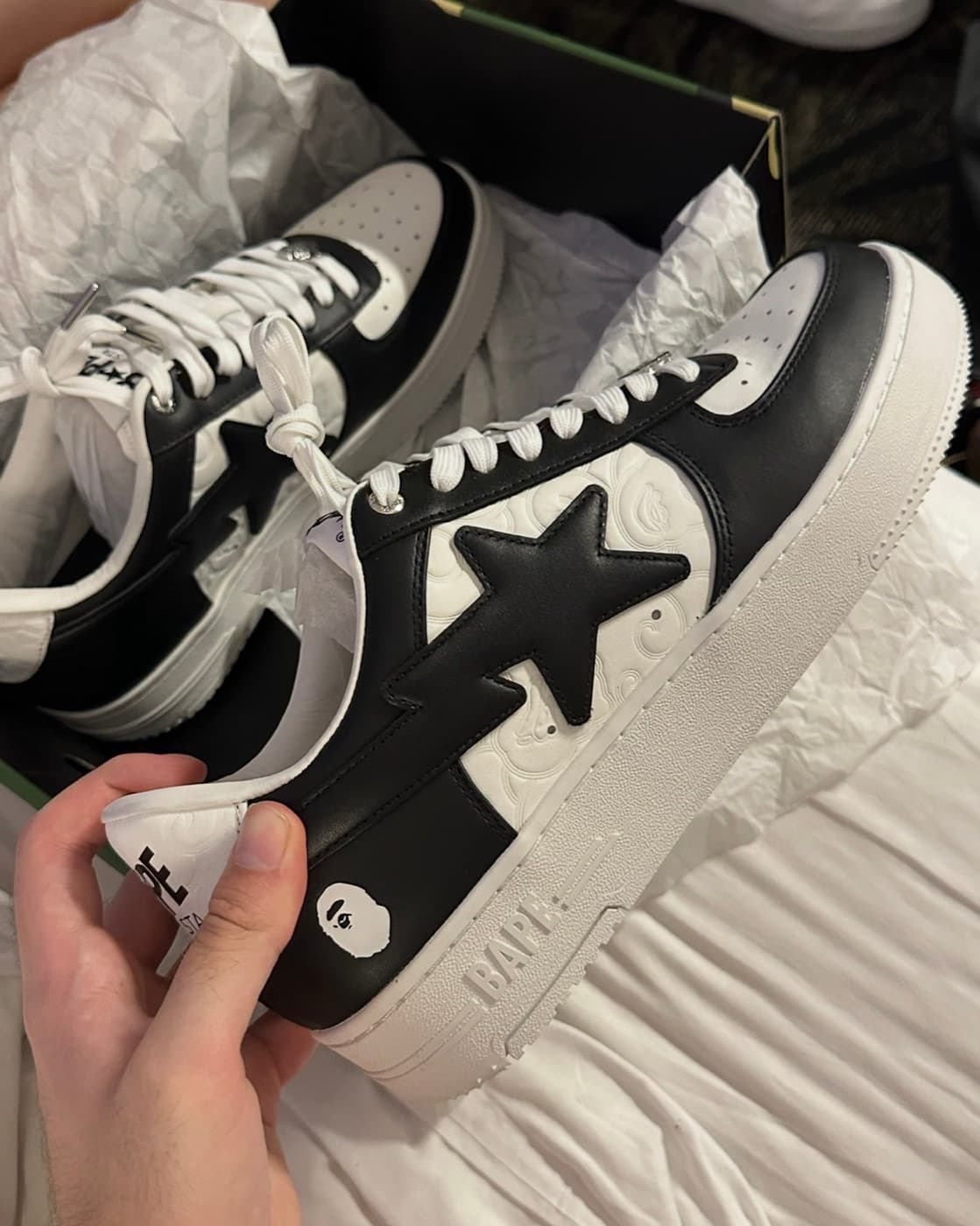 BAPE Bapesta Sneaker in einer japanischen BAPE-Filiale