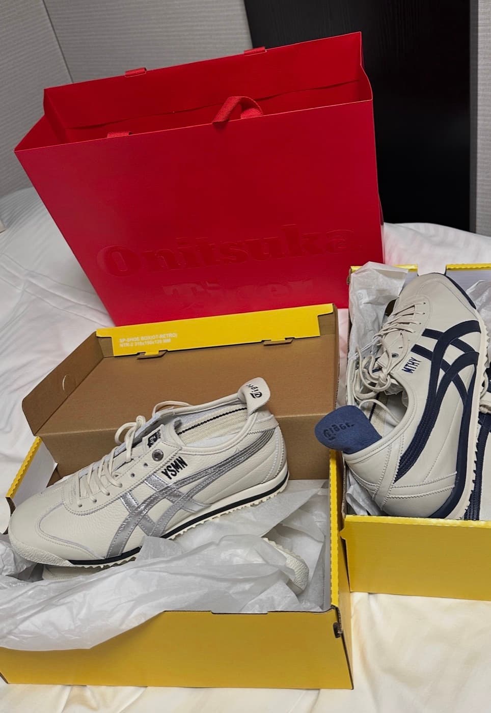 Onitsuka Tiger Sneaker in einem japanischen Onitsuka-Store